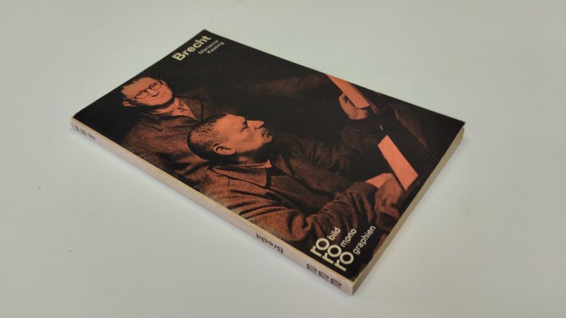 Tweedehands boek: Brecht van auteur Marianne Kesting - In goede staat. Duitstalige paperback. Kaft lichte gebruikssporen en lichte verkleuring aanwezig. Pagina’s netjes. Geïllustreerd met zwart-witfoto’s