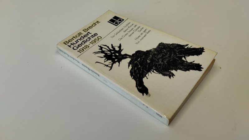 Tweedehands boek: Hundert Gedichte 1918-1950 van auteur Bertolt Brecht - In goede staat. Duitstalige paperback. Kaft lichte verkleuring en gebruikssporen aanwezig. Pagina’s licht verkleurd maar netjes en compleet.