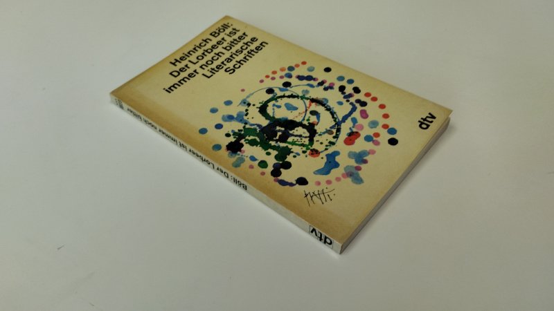 Tweedehands boek: Der Lorbeer ist immer noch bitter Literarische Schriften van auteur Heinrich Boll - In goede staat. Duitstalige paperback. Kaft licht verkleurd met lichte gebruikssporen. Pagina’s schoon en stevig.