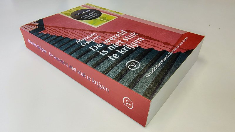 Tweedehands boek: De wereld is niet stuk te krijgen van auteur Maxim Osipov - Paperback met rechte rug en lichte leesvouwen. Lichte gebruikerssporen puntjes kaft. Binnenwerk onbeschreven en netjes.
