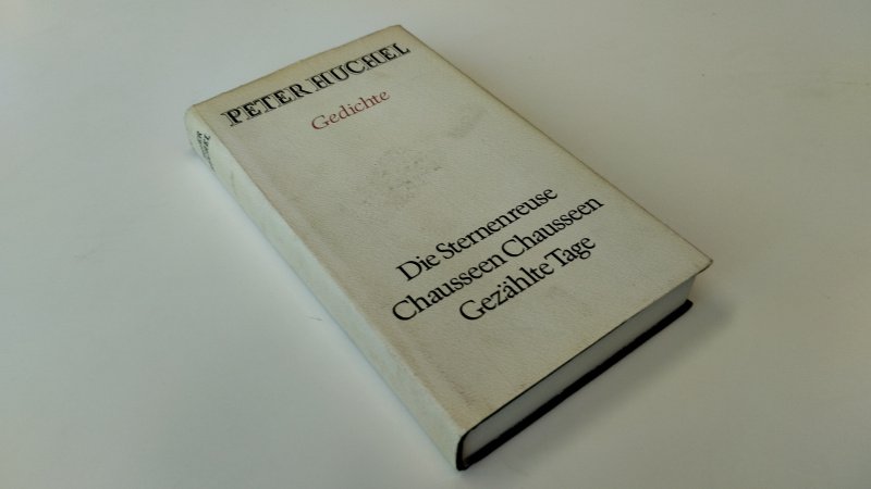 Tweedehands boek: Die sternenreuse Chausseen Chausseen Gezahlte Tage van auteur Peter Huchel - In goede staat. Duitstalige hardcover met stofomslag. Gebruikerssporen en verkleuring van de stofomslag. Pagina's netjes en onbeschreven. Boek nummer 1452