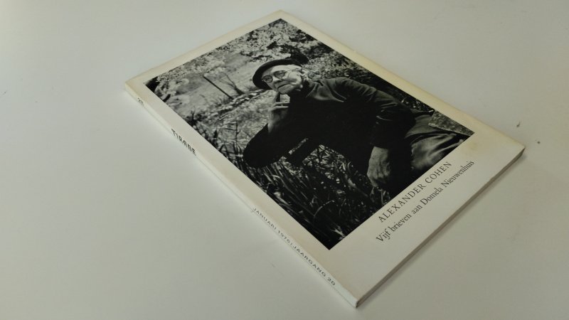 Tweedehands boek: Tirade 211 jan 1976 Alexander Cohen 5 Brieven aan Domela Nieuwenhuis van auteur Diverse auteurs - In goede staat. Nederlandstalige paperback/tijdschrift. Kaft licht verkleurd met lichte gebruikssporen. Pagina’s schoon en stevig.