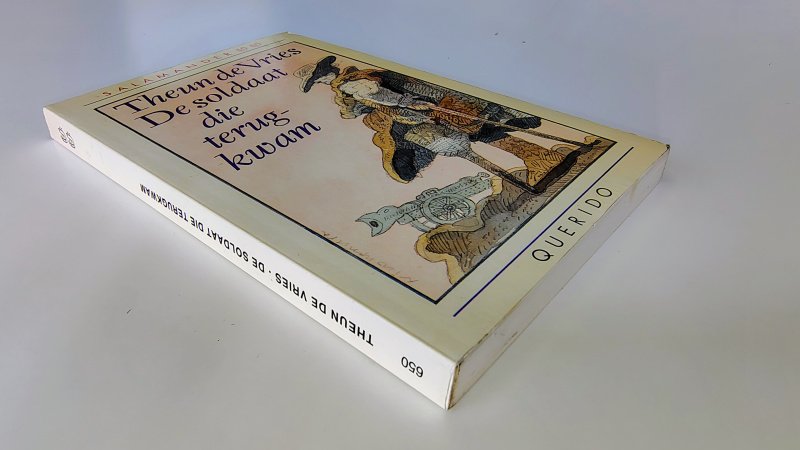 Tweedehands boek: De soldaat die terug kwam van auteur Theun de Vries - Paperback met rechte rug zonder leesvouwen. Gebruikerssporen puntjes kaft. Verkleuring kaft. Blz 57 - 64 paperclip afdruk en lichte vlekken, laatste 2 blz verkleuring.