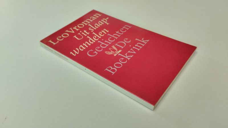 Tweedehands boek: Uit slaapwandelen van auteur Leo Vroman - In goede staat. Nederlandstalige paperback. Kaft heeft lichte gebruikssporen. Pagina's zijn netjes en schoon.