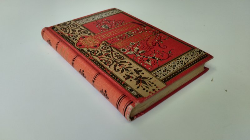 Tweedehands boek: Overbetuwsche novellen van auteur J.J. Cremer - In goede staat. Nederlandstalige hardcover, Met gouden letter. Ex Libris relief stempel voorin. Pagina's zijn vergeeld maar netje en onbeschreven. Goed in de binding.