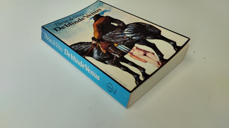 Tweedehands boek: De blinde Venus van auteur Theun de Vries - In redelijke tot goede staat. Nederlandstalige paperback. Kaft met lichte gebruikssporen. Leesvouw in de rug. Pagina's schoon, compleet en netje