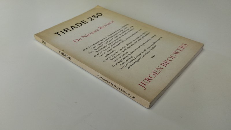 Tweedehands boek: Tirade 250 De Nieuwe Revisor van auteur Jeroen Brouwers - In goede staat. Nederlandstalige paperback. Kaft licht verkleurd door ouderdom en met lichte gebruikssporen. Pagina's schoon, compleet en netjes.