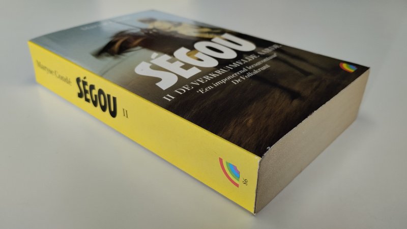 Tweedehands boek: Ségou deel 2 De verkruimelde aarde van auteur Maryse Condé - Rainbow pocket 86, met rechte rug zonder leesvouwen, lichte slijtage randen kaft. Binnenwerk onbeschreven en netjes.