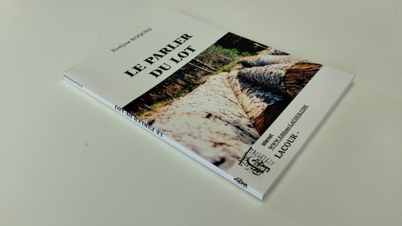 Tweedehands boek: Le Parler du Lot van auteur Evelyne Roques - In zeer goede staat. Franstalige paperback. Kaft en pagina's zijn schoon, strak en vrijwel zonder gebruikssporen. Ex libris reliefstempel voorin.