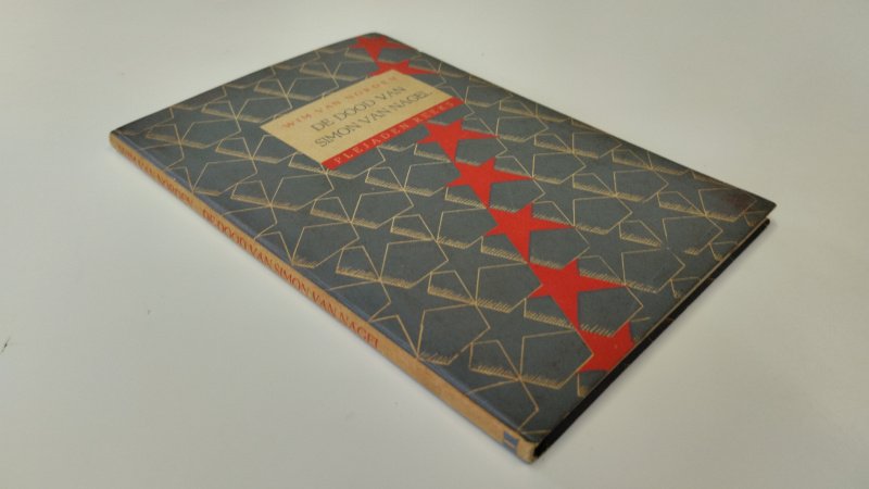 Tweedehands boek: de dood van Simon van Nagel van auteur Simon van Nagel - In goede staat. Nederlandstalige paperback. Kaft met lichte gebruikssporen passend bij de leeftijd. Pagina's compleet en netjes, licht verkleurd door ouderdom. Ex Libris relief stempel voorin.