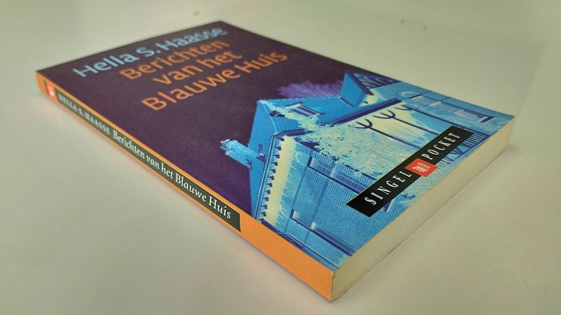 Tweedehands boek: Berichten van het Blauwe Huis van auteur Hella S. Haasse - Pocket oogt bijna als nieuw, binnenwerk onbeschreven en netjes