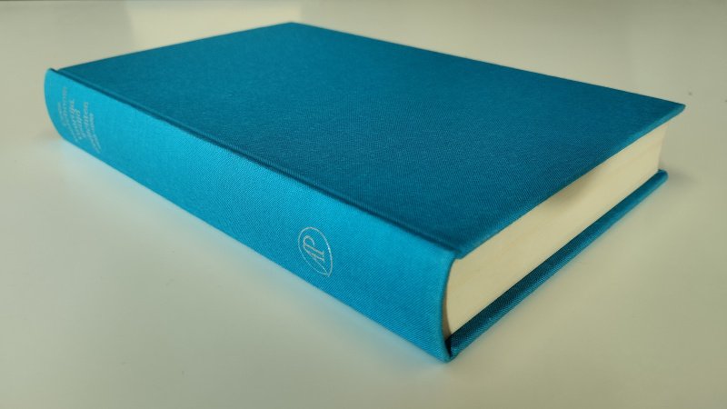 Tweedehands boek: Vuurtijd, ijstijd van auteur Cees Nooteboom - Hardcover zonder stofomslag. Linnen kaft met zilveropdruk. Schutbladen licht verkleurd en ex-libris reliëf stempel voorin, verder onbeschreven en netjes.