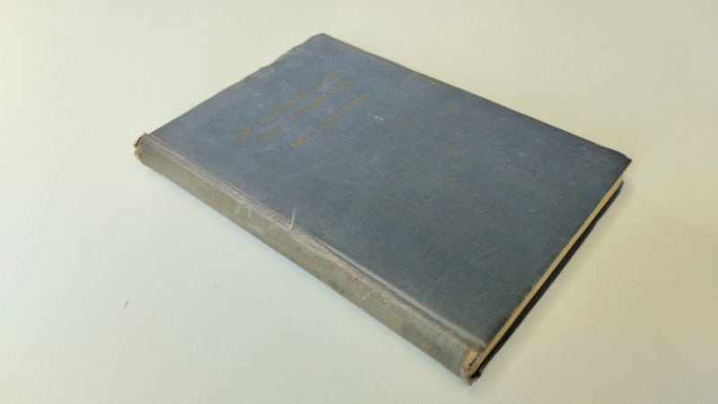 Tweedehands boek: De overweldiging van Nederland van auteur Mr. E.N. van Kleffens - In goede staat. Nederlandstalige hardcover zonder stofomslag. Kaft heeft slijtage aan de hoeken en rug. Pagina's zijn licht verkleurd passend bij leeftijd. Oorlogsuitgave met historische waarde. Kaart aanwezig.