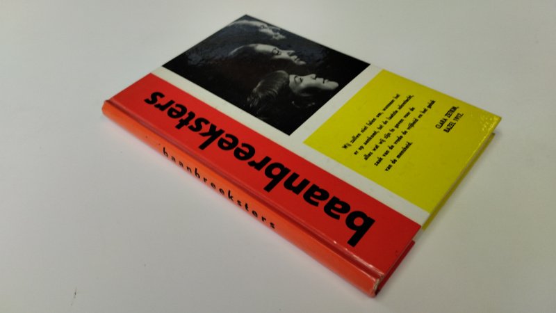 Tweedehands boek: BaanBreeksters van auteur Diverse auteurs - In goede staat. Nederlandstalige hardcover zonder stofomslag zoals uitgegeven. Kaft vertoont lichte gebruikssporen. Pagina's zijn netjes en compleet.