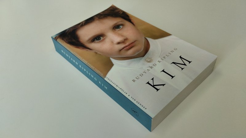 Tweedehands boek: Kim van auteur Rudyard Kipling - In nieuw staat. Nederlandstalige paperback. Kaft en pagina's verkeren in uitstekende staat zonder noemenswaardige gebruikssporen.