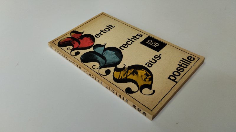 Tweedehands boek: Rechts aus- postille van auteur Bertolt Brechts - In redelijke tot goede staat. Duitstalige paperback. Zowel kaft als pagina's zijn verkleurd. Geschreven op schutblad. Rest van de pagina's zijn netjes en onbeschreven.