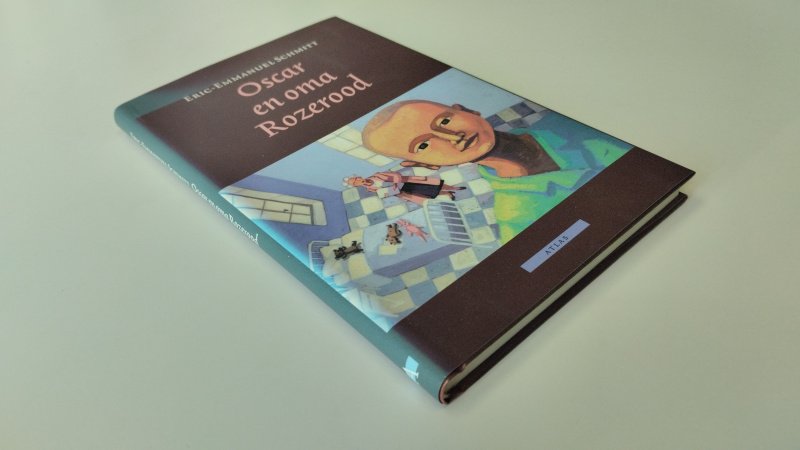 Tweedehands boek: Oscar en oma Rozerood van auteur Eric-Emmanuel Schmitt - In zeer goede staat. Nederlandstalige hardcover met stofomslag. Op het schutblad is geschreven. Rest van de pagina's netjes en onbeschreven.