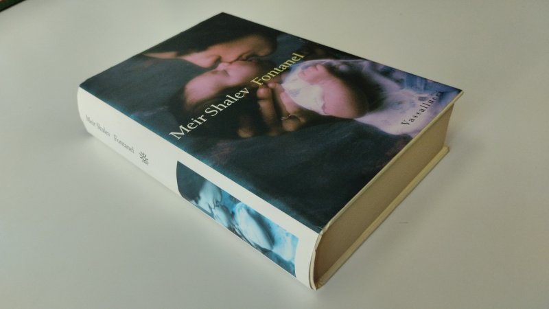 Tweedehands boek: Fontanel van auteur M. Shalev - In goede staat. Nederlandstalige hardcover met stofomslag. Stofomslag en kaft vertonen lichte gebruikssporen. Pagina's zijn door het gebruikte papiertype gelig verkleurd, maar verder netjes, schoon en onbeschreven.