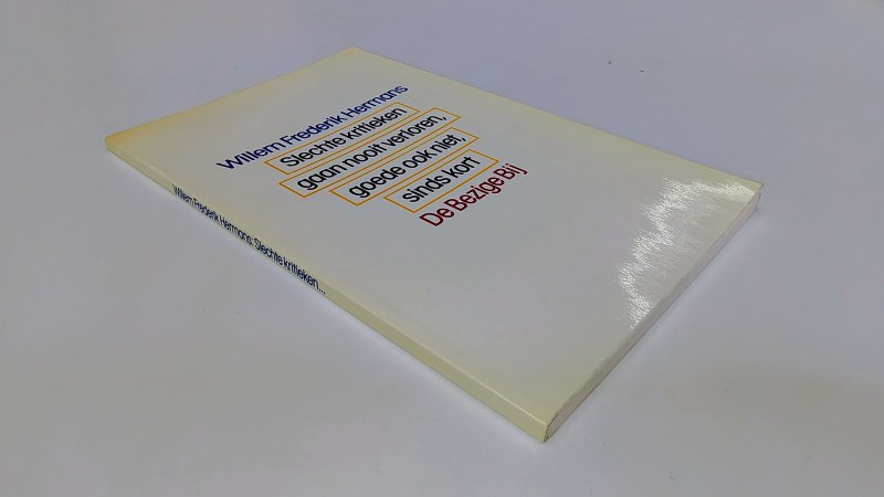 Tweedehands boek: Slechte kritieken gaan nooit verloren, goede ook niet, sinds kort van auteur Willem Frederik Hermans - Paperback met verkleurde kaft, nagenoeg geen gebruikerssporen. Binnenwerk onbeschreven en netjes.