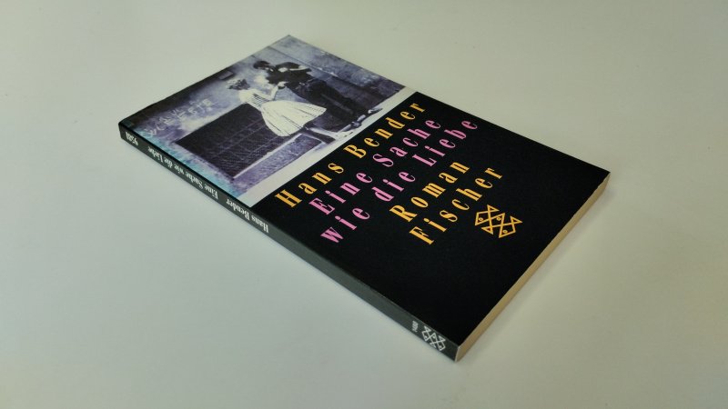Tweedehands boek: Eine Sache wie die Liebe van auteur Bender, Hans - In goede staat. Duitstalige paperback. Kaft vertoont lichte gebruikssporen. Pagina's zijn licht verkleurd door ouderdom, verder schoon en onbeschreven.