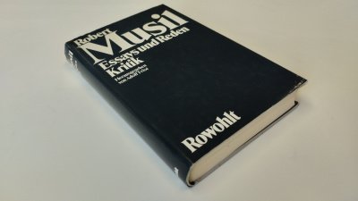 Boek met de titel: Essays und reden Kritik, herausgaben vin Adolf Frise