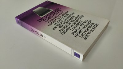 Boek met de titel: De periode 1945-1975, nederlandse letterunde 15