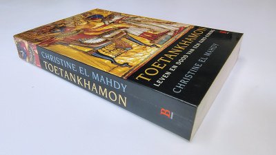 Boek met de titel: Toetankhamon leven en dood van een kind koning
