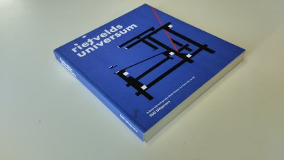 Boek met de titel: Rietvelds universum