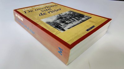 Boek met de titel: De overkant van de rivier
