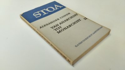 Boek met de titel: STOA, Van Anarchist tot monarchist