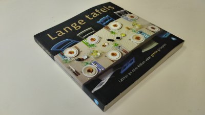 Boek met de titel: Lange tafels, lekker en slim koken voor grote groepen