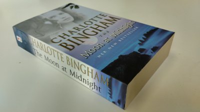 Boek met de titel: The Moon at Midnight
