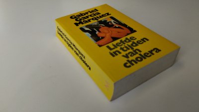 Boek met de titel: Liefde in tijden van cholera