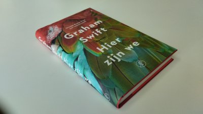 Boek met de titel: Hier zijn we