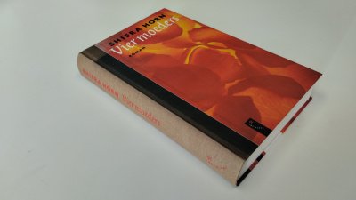 Boek met de titel: Vier moeders