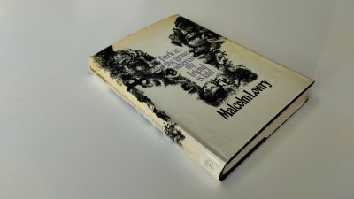 Boek met de titel: Dark as the grave wherein my friend is laid