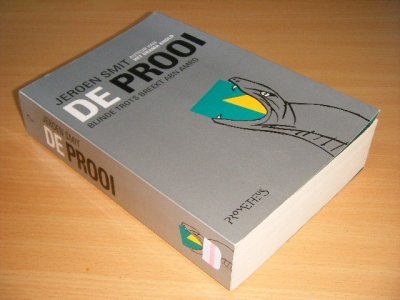 Tweedehands boek: De prooi van auteur Jeroen Smit - Paperback met flappen, met leesvouwen, lichte gebruikssporen, in goede staat.