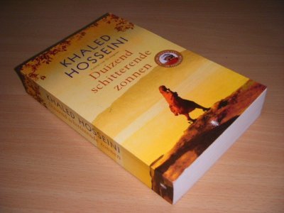 Boek met de titel: Duizend schitterende zonnen