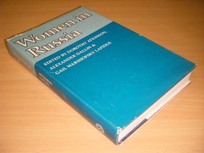 Tweedehands boek: Women in Russia van auteur Dorothy Atkinson, Alexander Dallin and Gail Warshofsky Lapidus - Hardcover with dustjacket, traces of use, stains on dustjacket, in good condition.