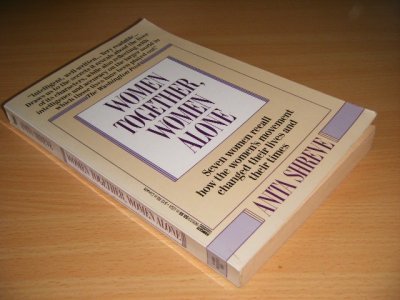 Boek met de titel: Women Together, Women Alone