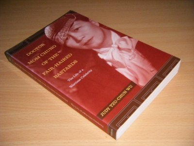 Boek met de titel: Doctor Mom Chung of the Fair-Haired Bastards