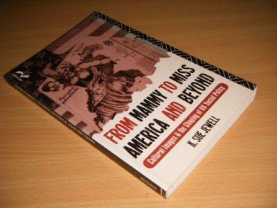 Boek met de titel: From Mammy to Miss America and Beyond.