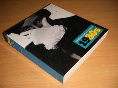 Tweedehands boek: 1930s van auteur Nick Yapp - Paperback, creases in spine, in good condition. With illustrations.