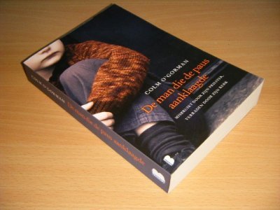 Boek met de titel: De man die de paus aanklaagde