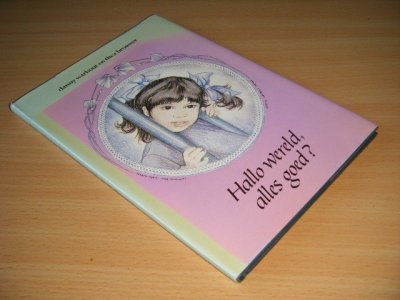 Tweedehands boek: Hallo wereld, alles goed? van auteur Danny Warbout; Thea Brouwer - Gebonden met stofomslag, verkleurde rug en cover, verder in goede staat. Geillustreerd.