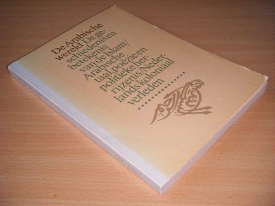 Tweedehands boek: De Arabische wereld van auteur Redactie - Paperback, verkleurde rug, lichte gebruikssporen, in goede staat.