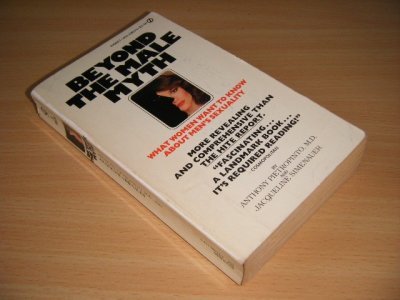 Boek met de titel: Beyond the Male Myth