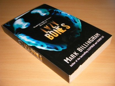 Boek met de titel: Lazy Bones