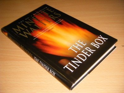 Tweedehands boek: The Tinder Box van auteur Minette Walters - Hardcover with dustjacket, in excellent condition.