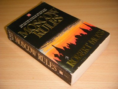 Tweedehands boek: Moscow Rules van auteur Robert Moss - Pocket, creases in spine, traces of use, in decent condition.